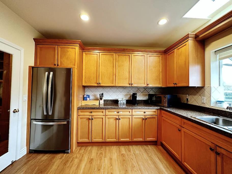 Super Cosy 8Bed & 6Bath In Vancouver Heart Near To Airport And Downtown מראה חיצוני תמונה