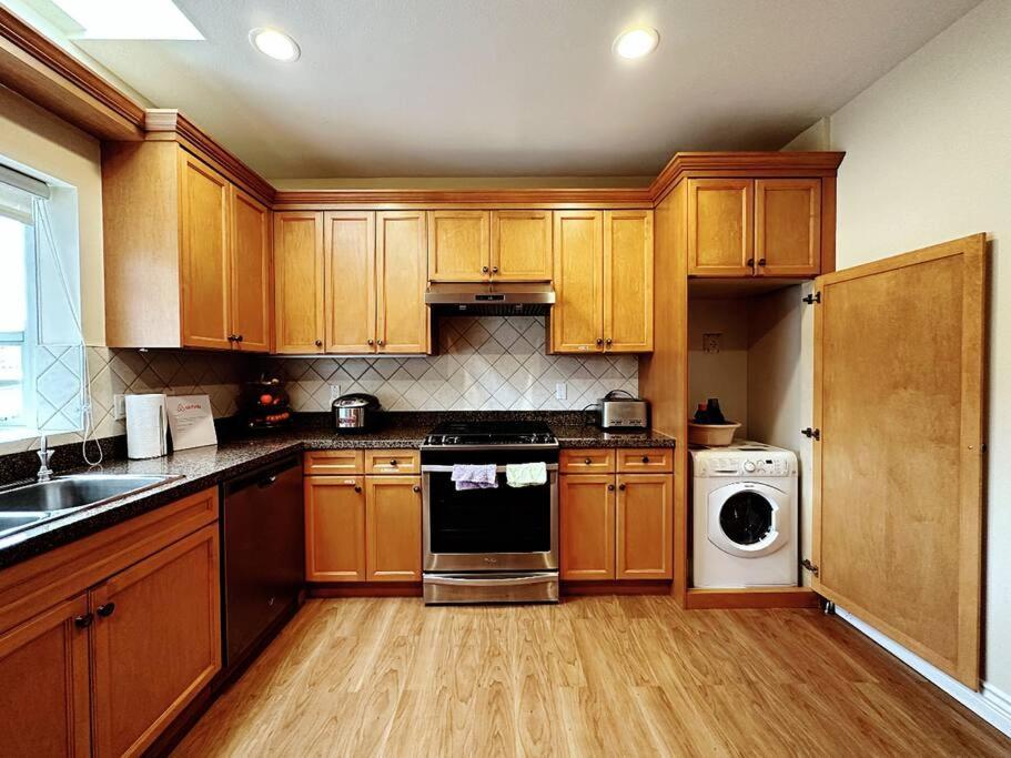 Super Cosy 8Bed & 6Bath In Vancouver Heart Near To Airport And Downtown מראה חיצוני תמונה