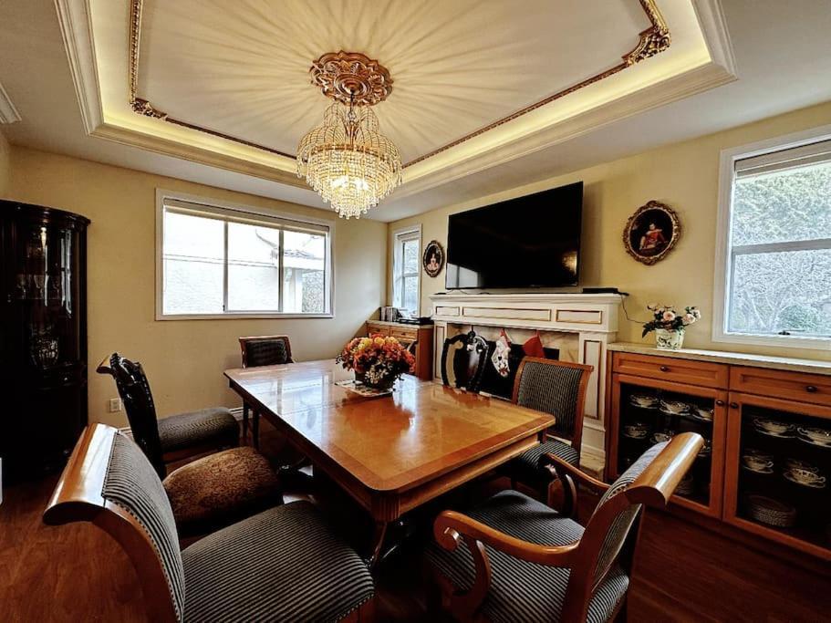 Super Cosy 8Bed & 6Bath In Vancouver Heart Near To Airport And Downtown מראה חיצוני תמונה