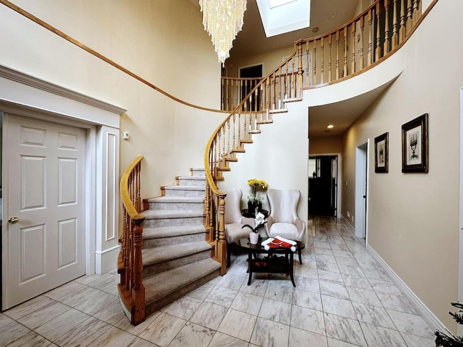 Super Cosy 8Bed & 6Bath In Vancouver Heart Near To Airport And Downtown מראה חיצוני תמונה